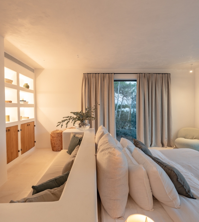 Resa Estates finca blakstad te koop vastgoed Ibiza bedroom .jpg